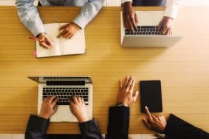 Cómo estructurar solicitudes de RH, Finanzas y Compras en un solo modelo de servicios interno